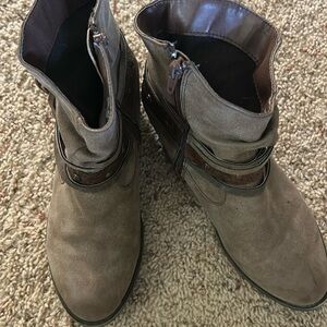 Women’s short boots